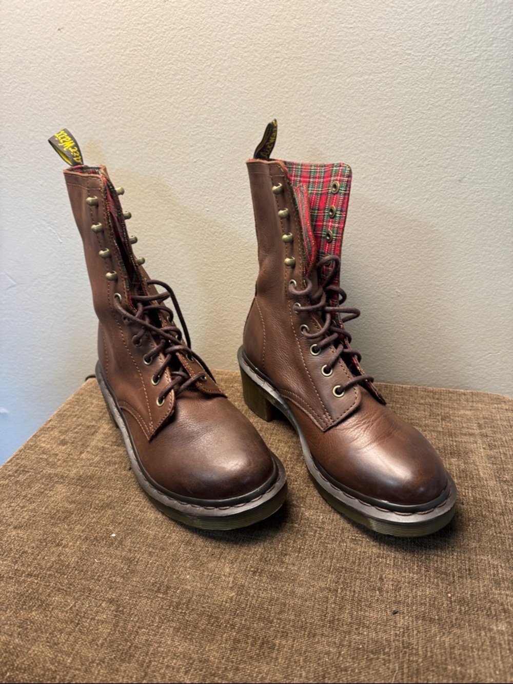 Dr Martin Casey 8L Brown Leather Lace-Up Boots with Plaid Lining